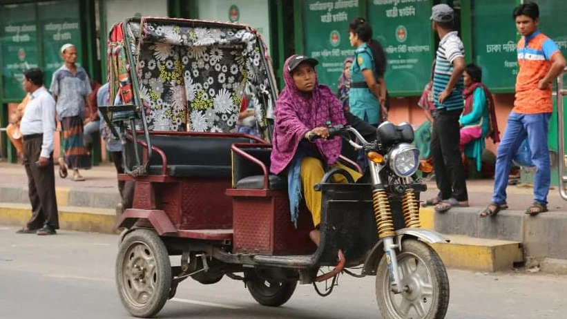 রাজধানীতে ব্যাটারিচালিত রিকশা পুরোপুরি বন্ধের নির্দেশ
