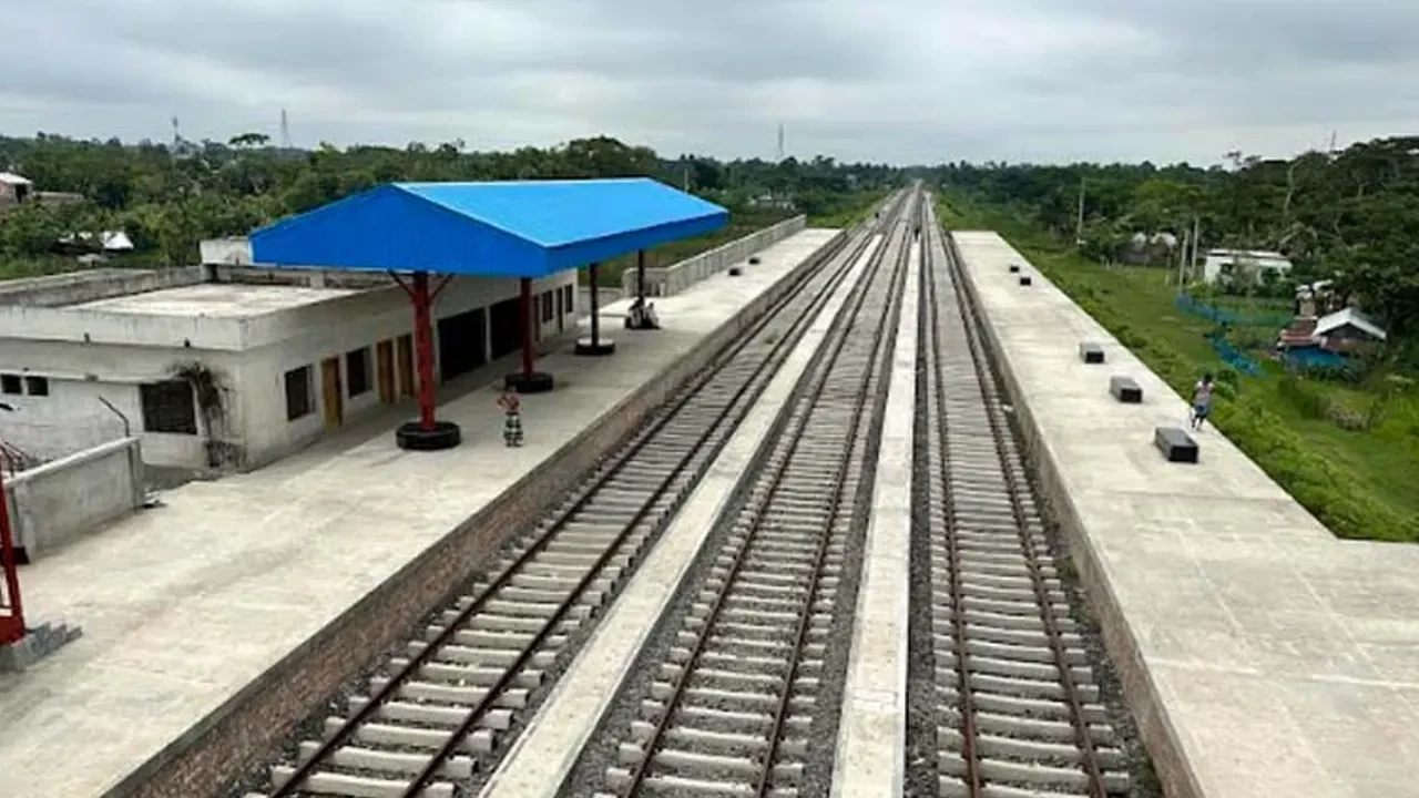 দীর্ঘ অপেক্ষার পর আজ থেকে খুলনা-মোংলা রেলপথের যাত্রা শুরু