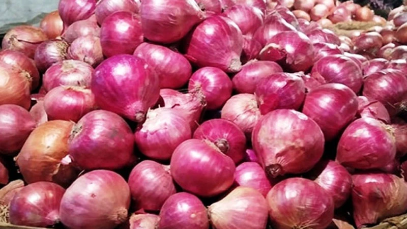 হিলিতে বেড়েছে পেঁয়াজের দাম