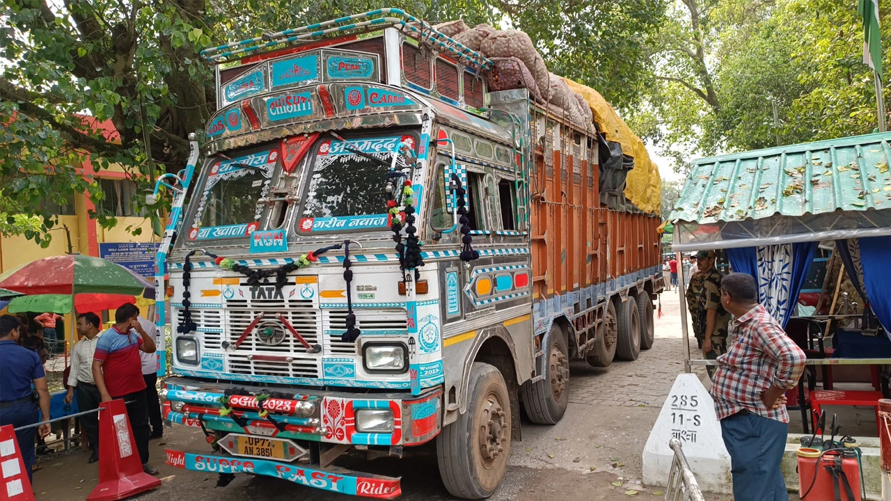 আমদানি-রপ্তানি শুরু হিলি স্থলবন্দর দিয়ে