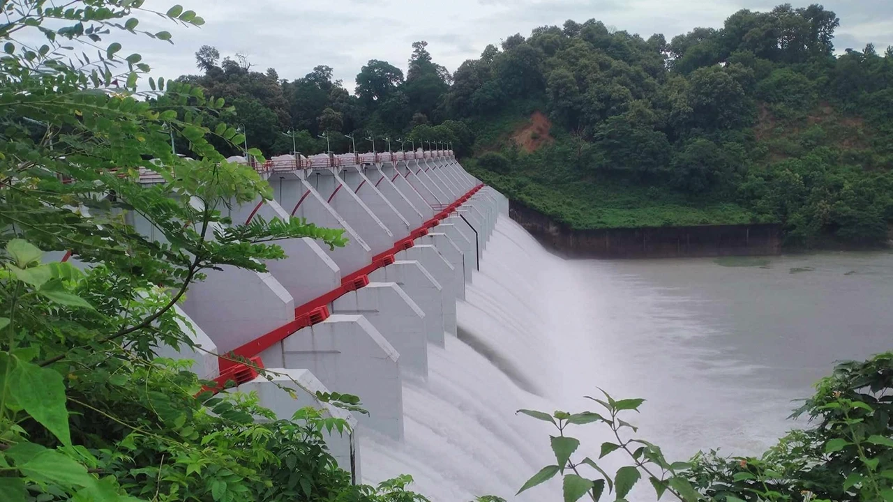 পানি বৃদ্ধির ফলে আবারো খোলা হলো কাপ্তাই বাঁধের জলকপাট