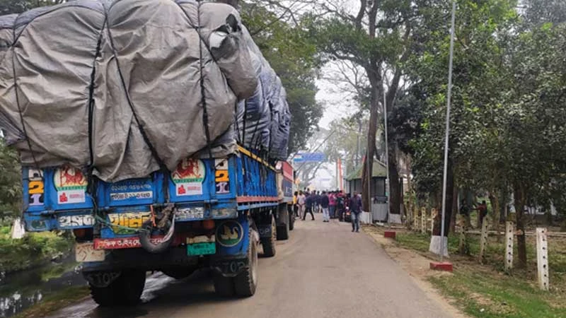 পাঁচদিন পর আমদানি-রফতানি বাণিজ্য ও যাত্রী পারাপার শুরু