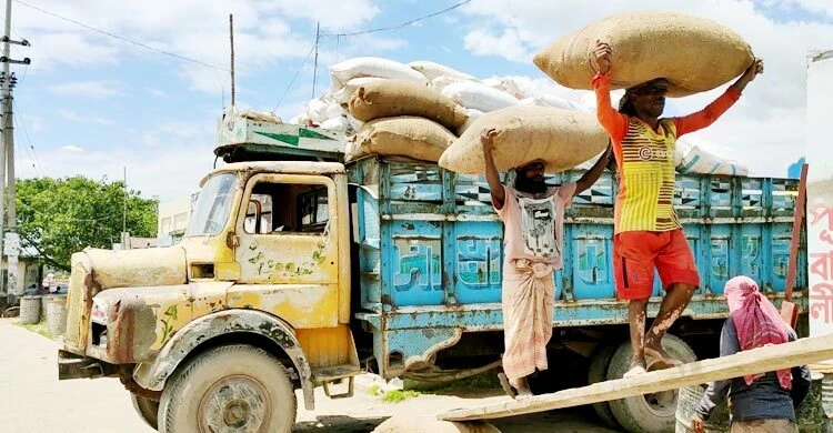 দেশে খাদ্য সরবরাহ বাড়াতে ৫০ হাজার টন নন-বাসমতি চাল আমদানি করবে সরকার