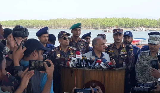 মিয়ানমার সরকার ও আরাকান আর্মির সাথে যোগাযোগ রয়েছে : স্বরাষ্ট্র উপদেষ্টা