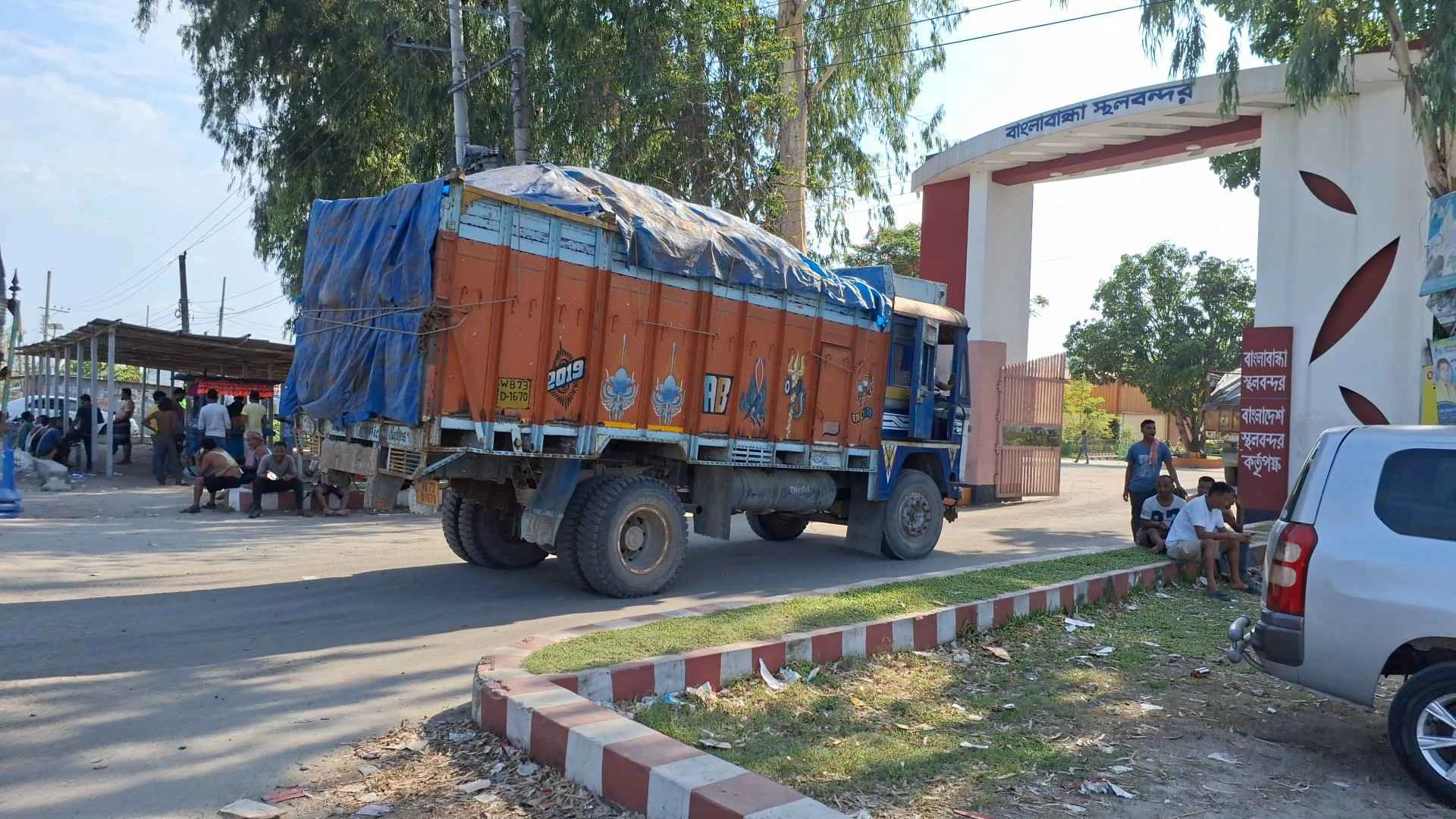 বাংলাবান্ধা দিয়ে নেপালে গেল ৪২ মেট্রিক টন আলু
