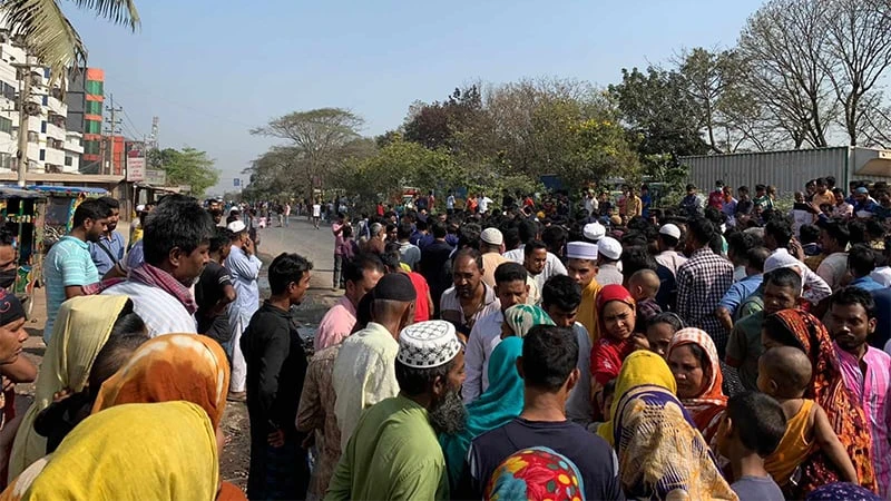 বাস থেকে ফেলে অটোরিকশা চালককে হত্যার অভিযোগ, মহাসড়ক অবরোধ