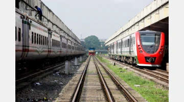 বন্ধ কমিউটার ট্রেন চালু হচ্ছে আবার