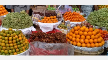 শুল্ককর বাড়ায় কমেছে ফল আমদানি, দামও বেশি