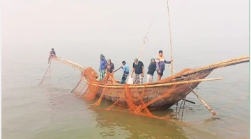 আজ রাত থেকে পদ্মা-মেঘনায় মাছ ধরা নিষিদ্ধ