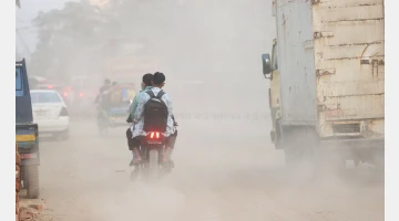 আজ বায়ুদূষণে শীর্ষে ঢাকা, তিন এলাকায় ভয়াবহ দূষণ