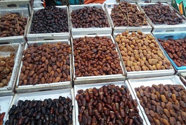 বন্দরে খেজুরের আমদানিতে জট, দাম চড়া